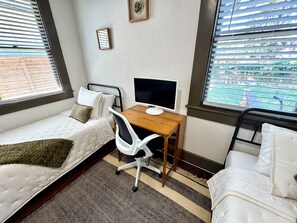 2 bedrooms, iron/ironing board, Internet, bed sheets