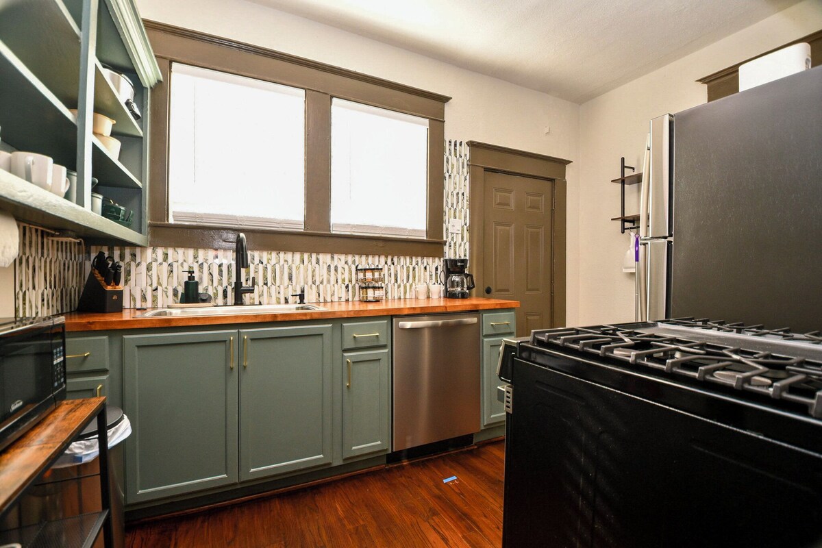 Photo 24 of Remodeled historic 2/1 in the greater Heights. 27" Monitor/desk, and fenced.