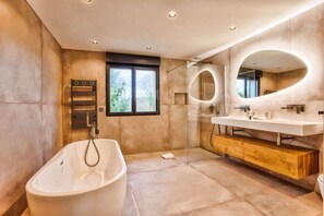 Shower, hair dryer - Luxueuse Villa 7 Chambres à 10min de Deauville (Saint-Gatien-des-Bois)