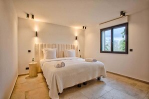 7 Schlafzimmer, Reisekinderbett, WLAN, Bettwäsche