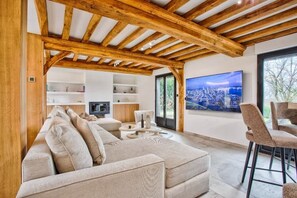 TV, fireplace, offices - Luxueuse Villa 7 Chambres à 10min de Deauville (Saint-Gatien-des-Bois)