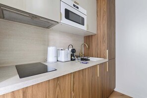 Fridge, microwave, stovetop, coffee/tea maker