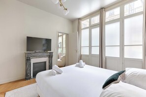 1 habitación, tabla de planchar con plancha, cuna de viaje y wifi