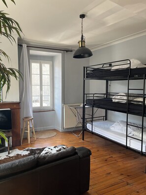 4 makuuhuonetta, ilmainen Wi-Fi