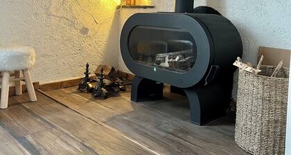 10-berth house in the middle of several large resorts; starting point for hikes