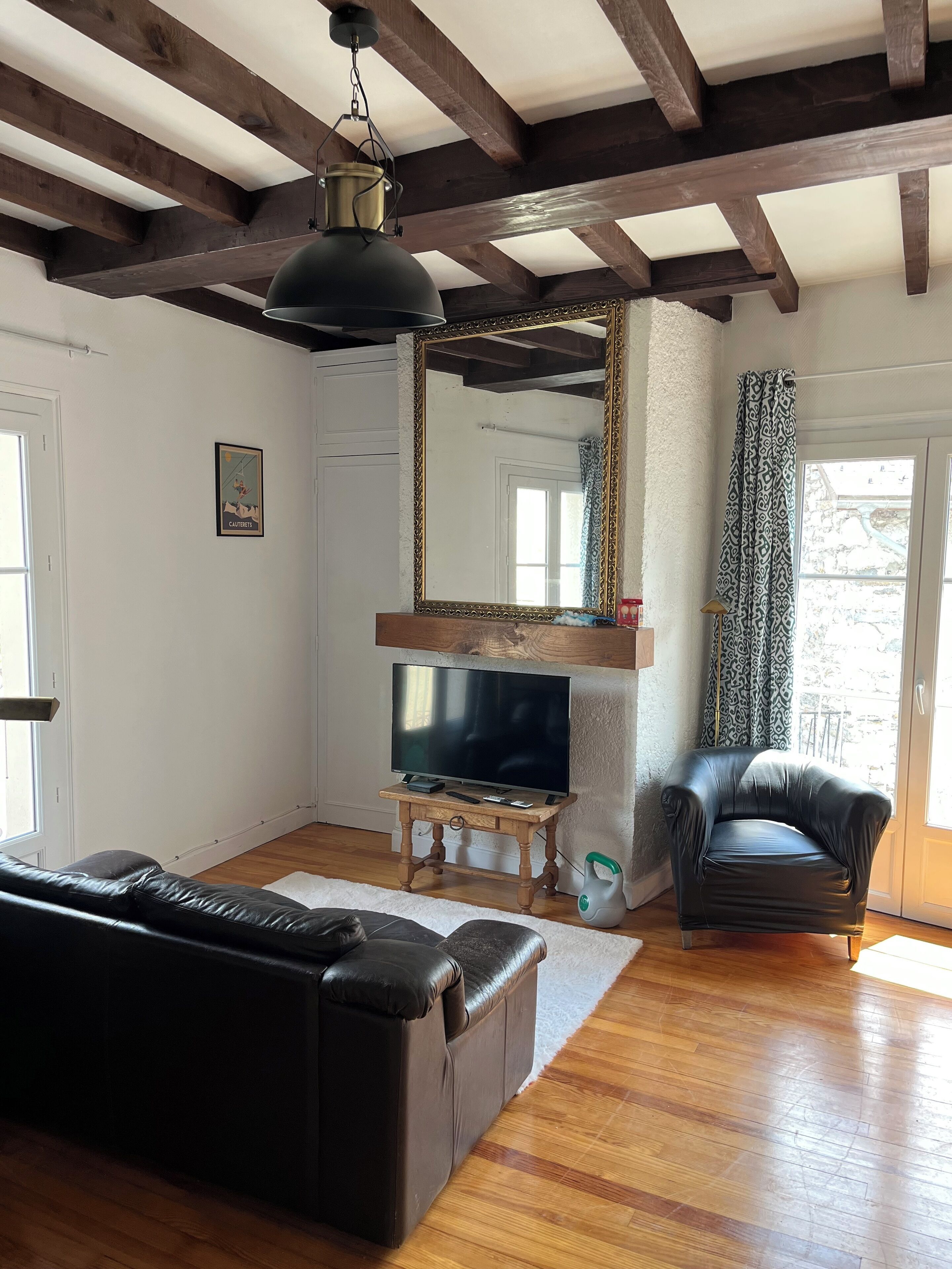 Télévision, cheminée