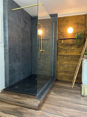 Suihku, saippua, vessapaperi