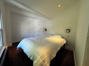 2 habitaciones, tabla de planchar con plancha, wifi y ropa de cama 