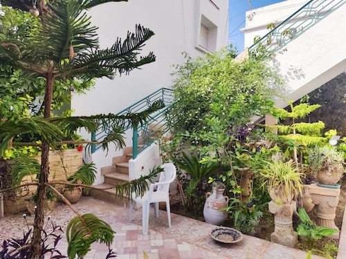 Relaxation House in Carthage, Tunisia