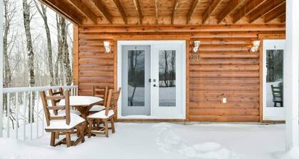 Astro 1 – Suite with Two Queen Beds Near Mont-Mégantic