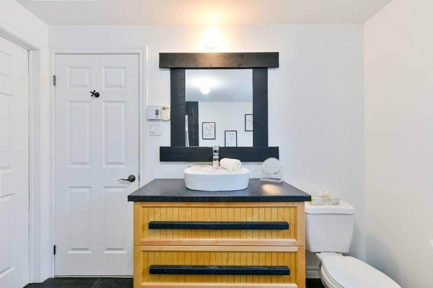 Serviettes fournies, savon, papier toilette