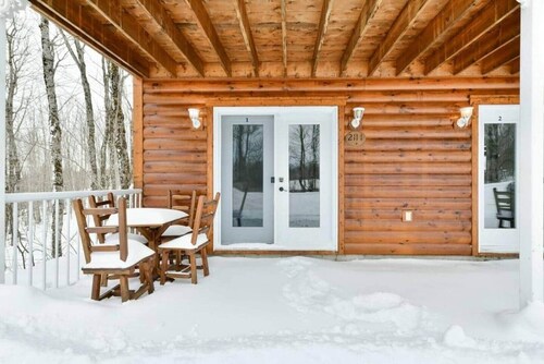 Astro 3 – Suite with Two Queen Beds Near Mont-Mégantic