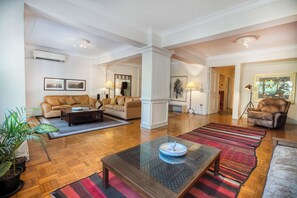 TV - Pecan Apartment - Heart of Zamalek, Cairo - 3Bedroom (Cairo Governorate)