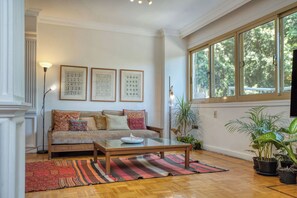 TV - Pecan Apartment - Heart of Zamalek, Cairo - 3Bedroom (Cairo Governorate)