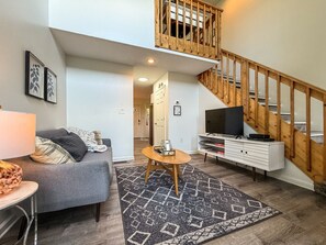 TV, fireplace