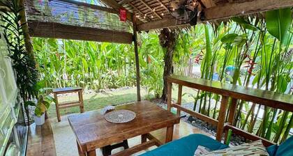 The Sleepney Room - Unique Converted Jeepney House