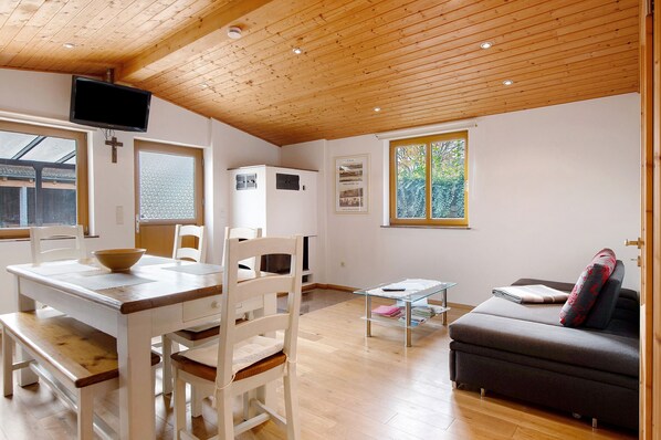 TV, fireplace, stereo