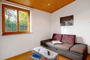 TV, fireplace, stereo