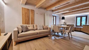 TV, fireplace, offices