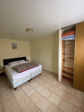 1 bedroom, iron/ironing board, WiFi
