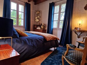 WiFi, bed sheets