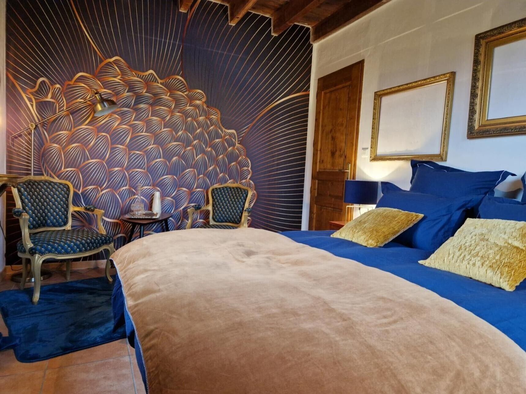 5 bedrooms, WiFi, bed sheets