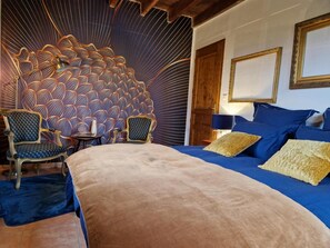 5 bedrooms, WiFi, bed sheets