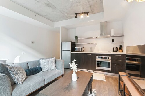 Stylish 1BR Condo in the Heart of King West