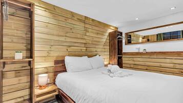 2 bedrooms, iron/ironing board, WiFi (free), bed sheets