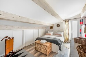 1 bedroom, iron/ironing board, WiFi, bed sheets