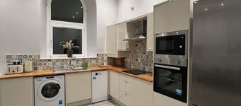 Welsh Getaway Apartment - Town Centre