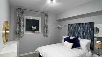 Iron/ironing board, WiFi, bed sheets