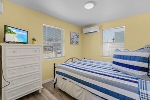 4 bedrooms, WiFi, bed sheets