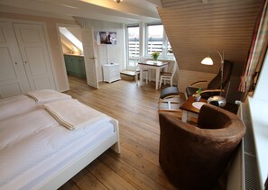 11 室のベッドルーム、WiFi (無料)