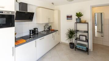 冷蔵庫、電子レンジ、コンロ、食器洗い機