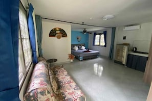 Cribs/infant beds