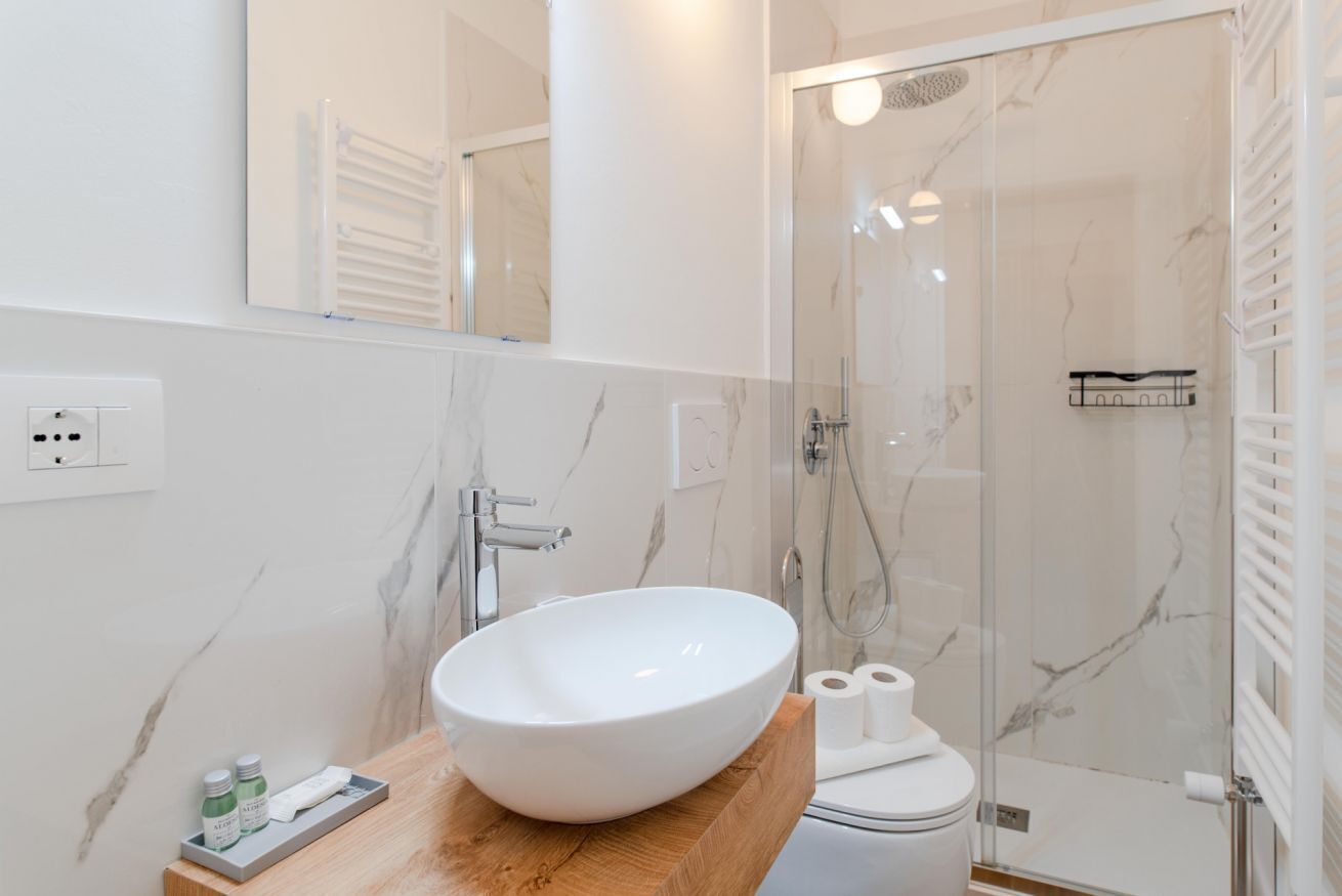 Dusche, Haartrockner, Bidet, Handtücher