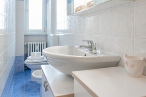 Douche, bidet