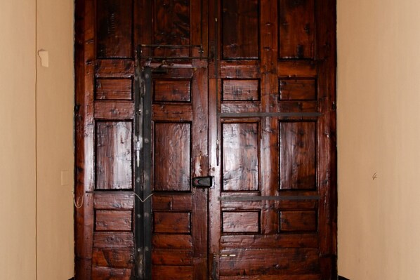 Interior - [Vanchiglia] La tana by Happyhostorino (Torino)