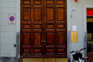 Exterior detail - [Vanchiglia] La tana by Happyhostorino (Torino)