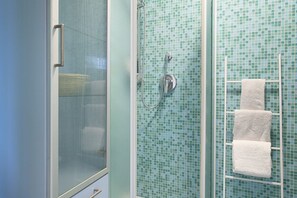 Dusche, Bidet, Toilettenpapier