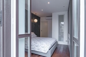 2 Schlafzimmer, Schreibtisch, Bügeleisen/Bügelbrett