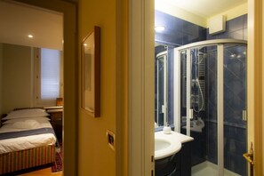 Shower, bidet - N10, Luxury, by HappyHosTorino (Torino)