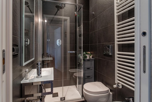 Shower, bidet - Terrazza, Casa Azzurra by HappyHosTorino (Torino)