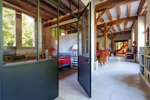 5 chambres, fer et planche à repasser, lit parapluie, Wi-Fi gratuit