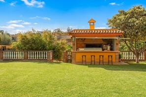 المنطقة المحيطة بالمنشأة