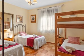 2 bedrooms, iron/ironing board, WiFi, bed sheets