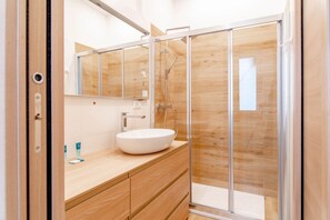Shower, free toiletries, hair dryer, bidet - Linea Metro, AC, gruppi, con balcone: White Metro* (Torino)