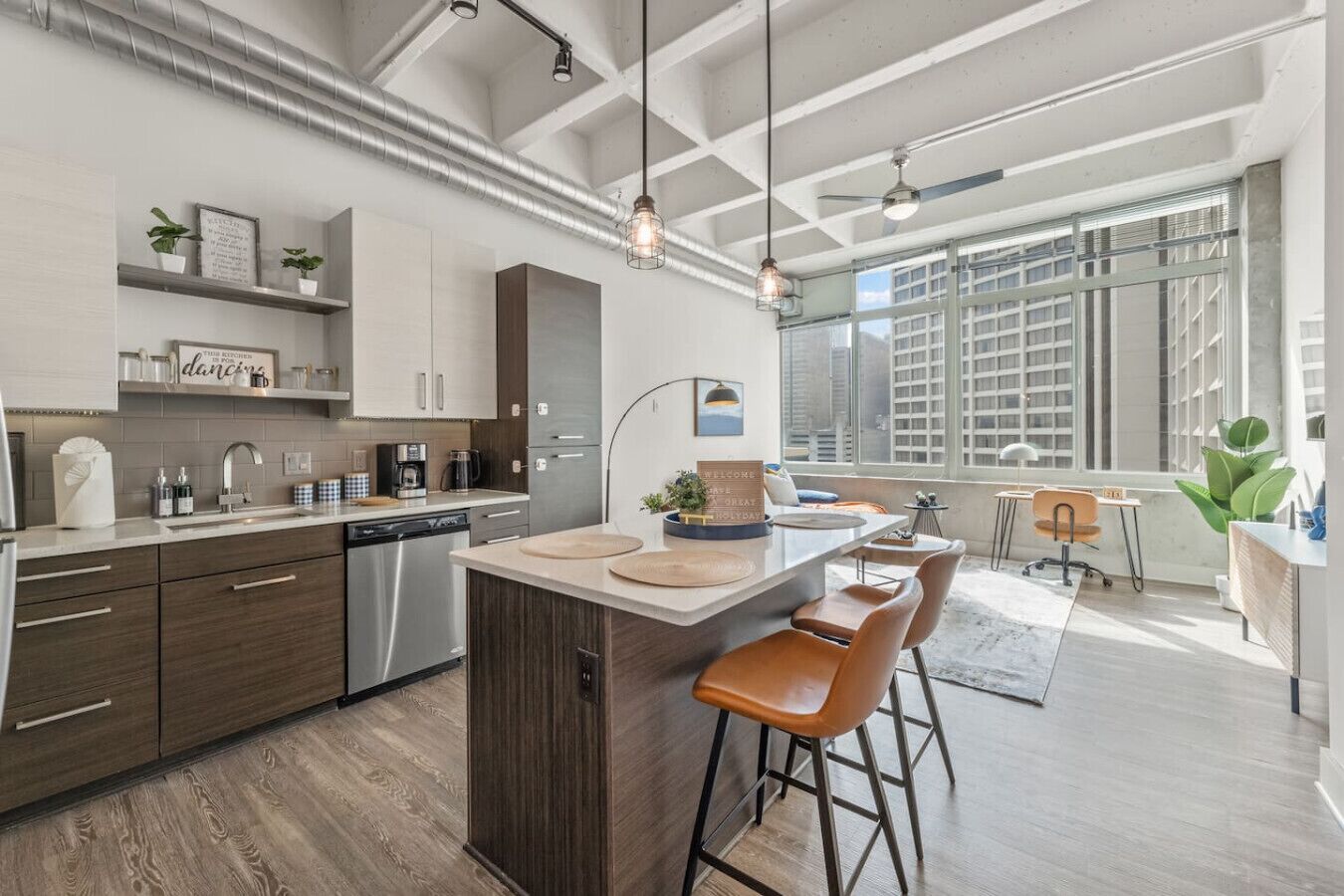 冰箱、微波炉、烤箱、炉灶