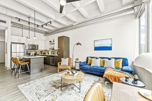 TV - Luxe High-Rise Gem - Walk to Hilton & DT (Atlanta)